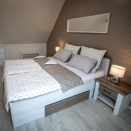 Pihe Apartmanok Balatonfured Exterior photo