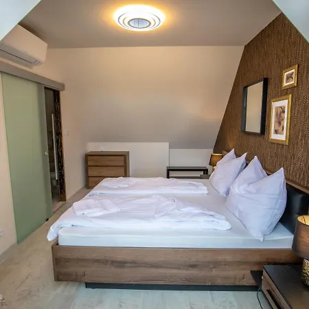 Pihe Apartmanok Balatonfured Exterior photo